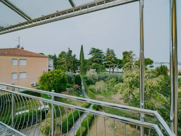 umag centro appartamento esclusivo prima fila al mare con garage e vista mare