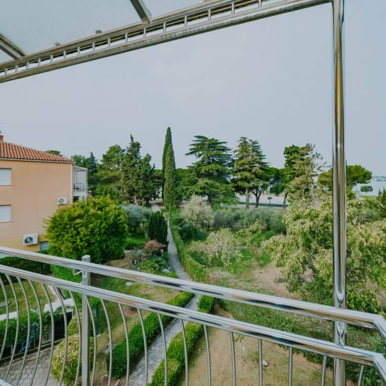 umag centro appartamento esclusivo prima fila al mare con garage e vista mare