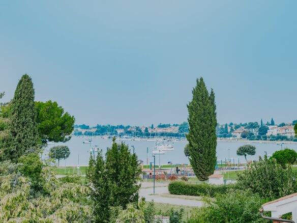 umag centro appartamento esclusivo prima fila al mare con garage e vista mare