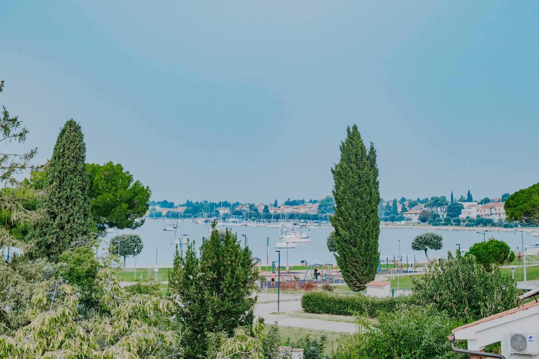 umag centro appartamento esclusivo prima fila al mare con garage e vista mare
