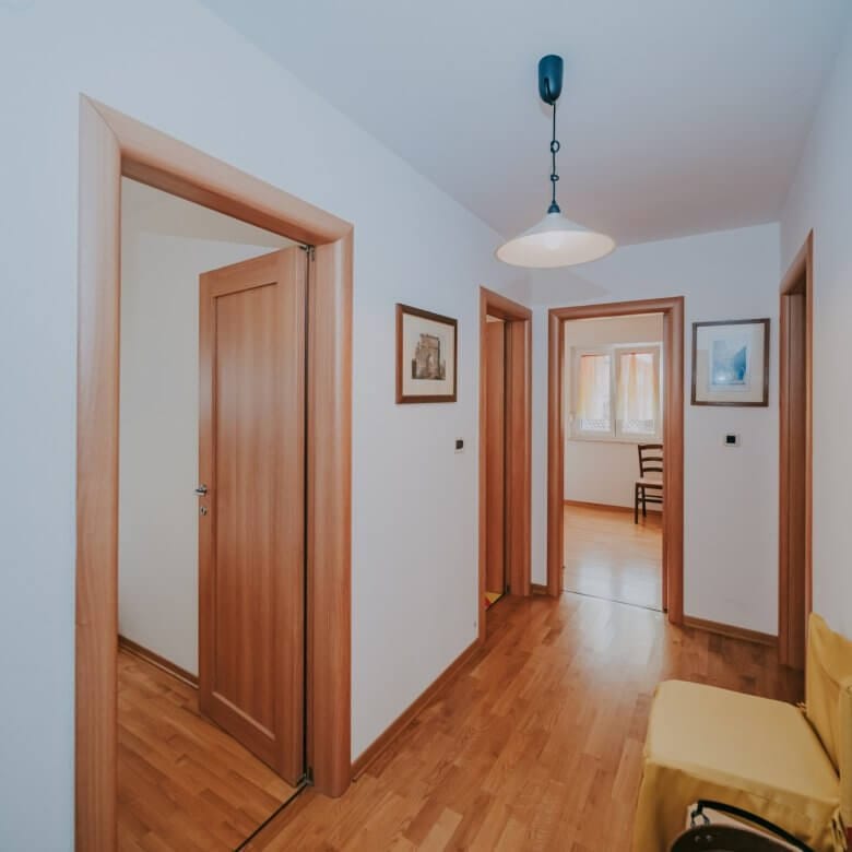 umag centro appartamento esclusivo prima fila al mare con garage e vista mare