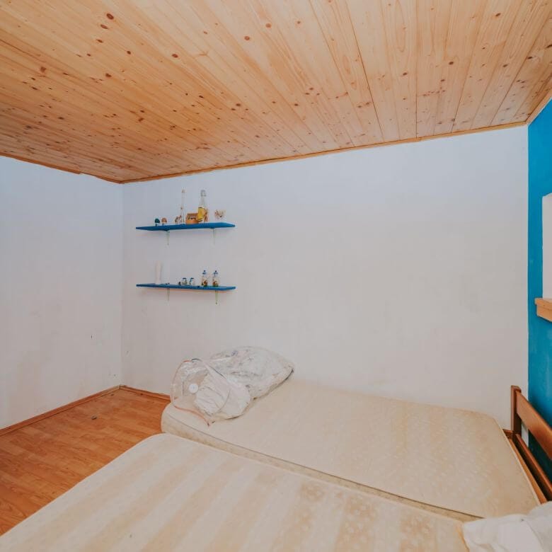 buje hišo v centru z veliko potenciala