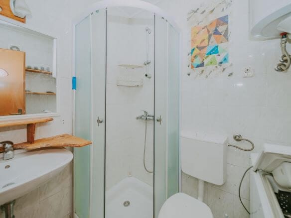 buje hišo v centru z veliko potenciala