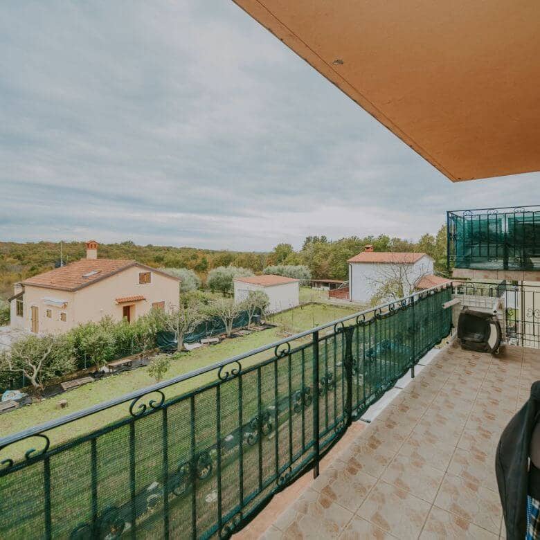 kastel prostorno stanovanje na odlični lokaciji