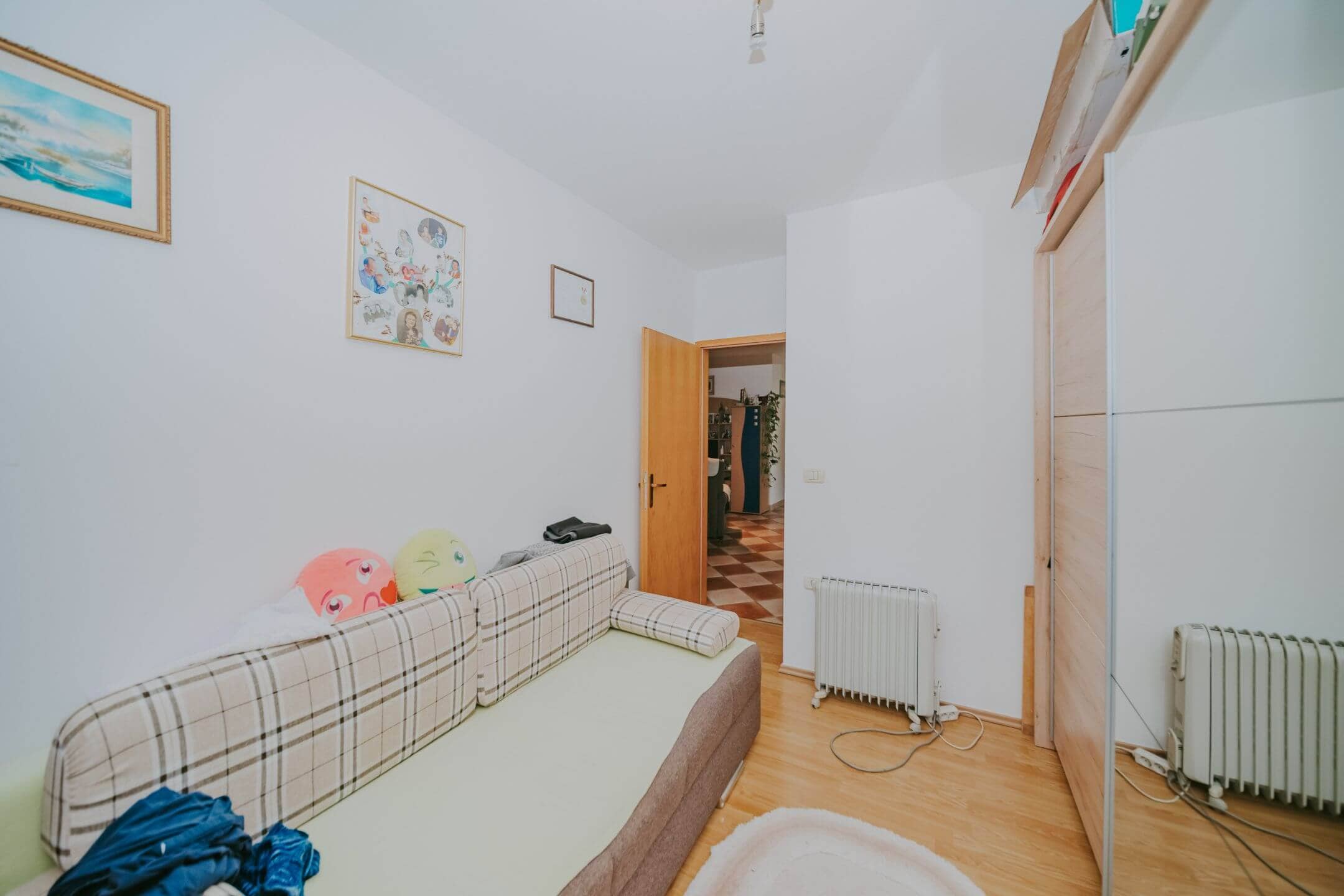kastel prostorno stanovanje na odlični lokaciji