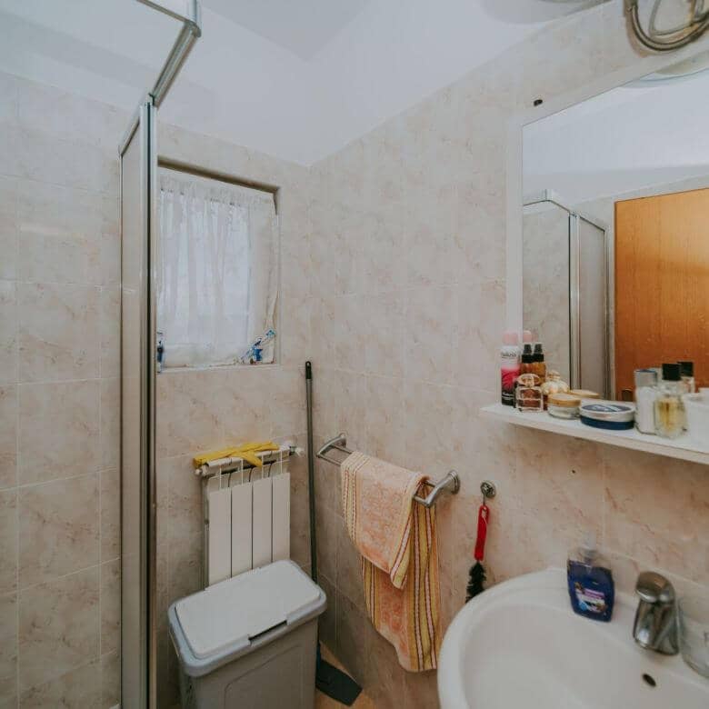 kastel prostorno stanovanje na odlični lokaciji