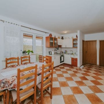 Kastel geräumige Wohnung in toller Lage