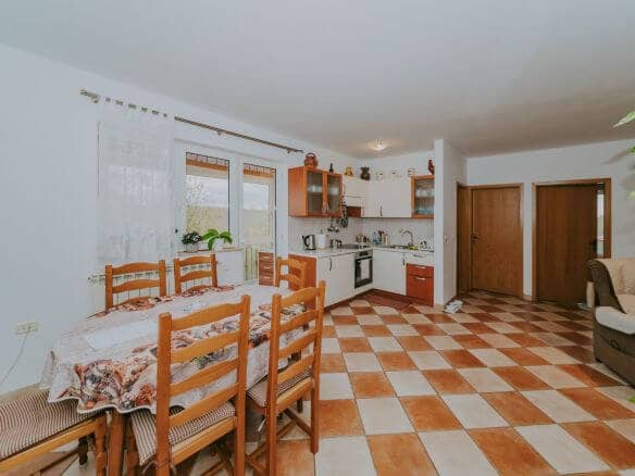 kastel spacious apartment in a great location