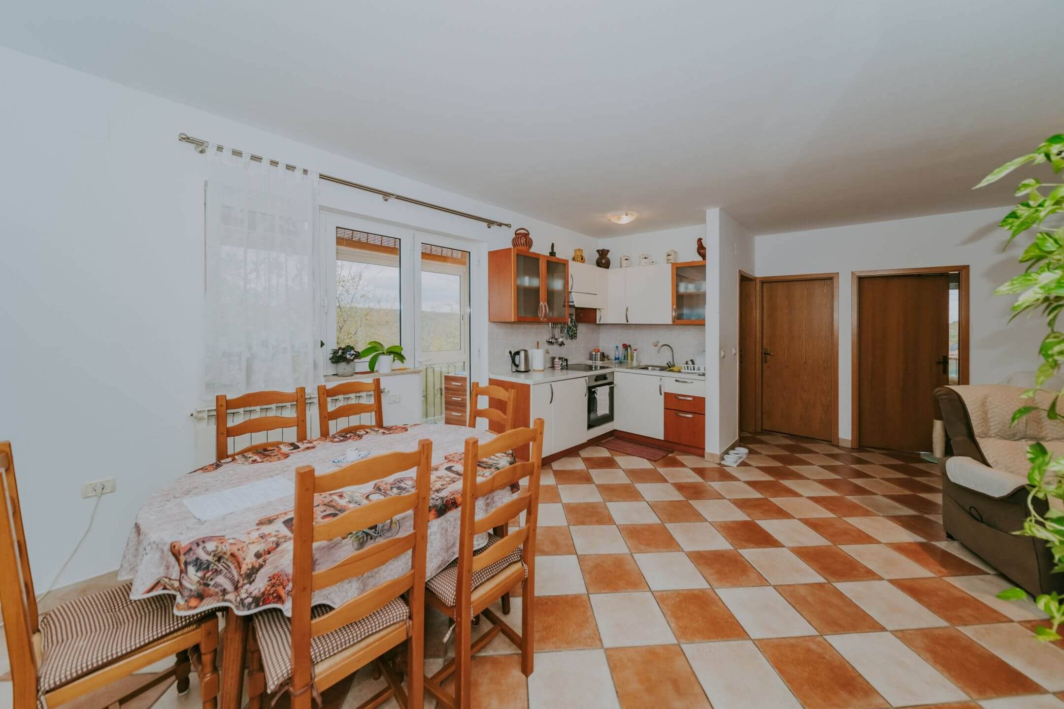 Кастель просторная квартира в отличном месте Кастель просторная квартира в отличном месте