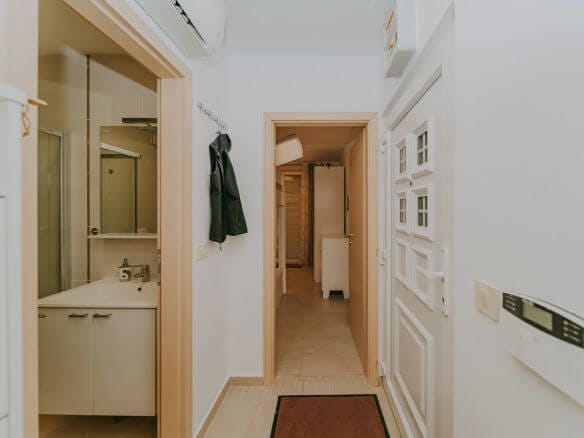 mareda novigrad appartamento con giardino e cucina estiva