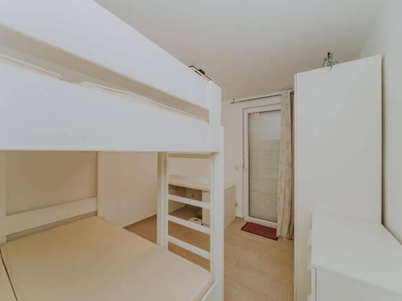 mareda novigrad appartamento con giardino e cucina estiva