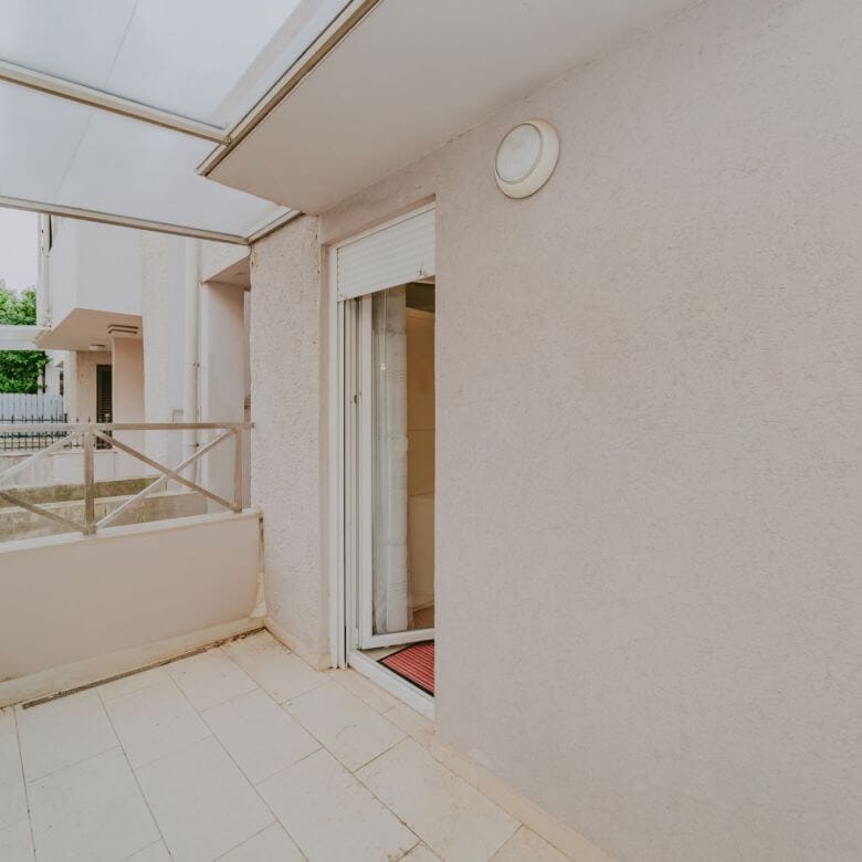 mareda novigrad appartamento con giardino e cucina estiva