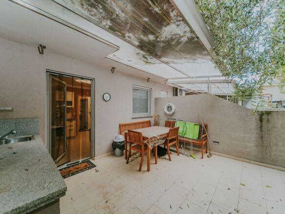 mareda novigrad appartamento con giardino e cucina estiva