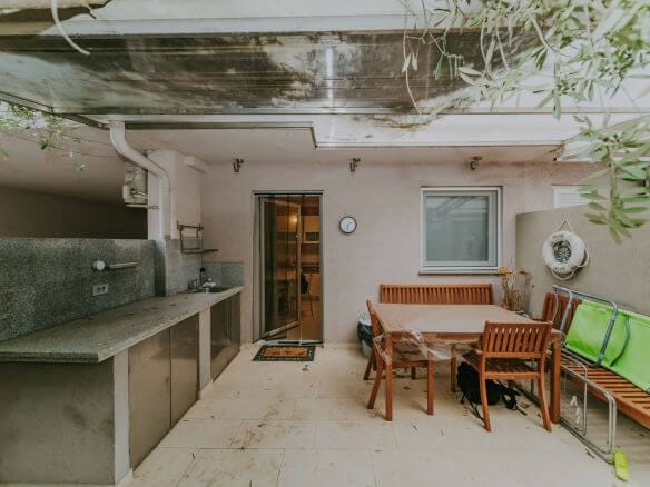 mareda novigrad appartamento con giardino e cucina estiva