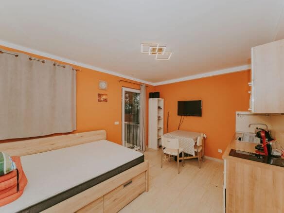 mareda novigrad appartamento con giardino e cucina estiva