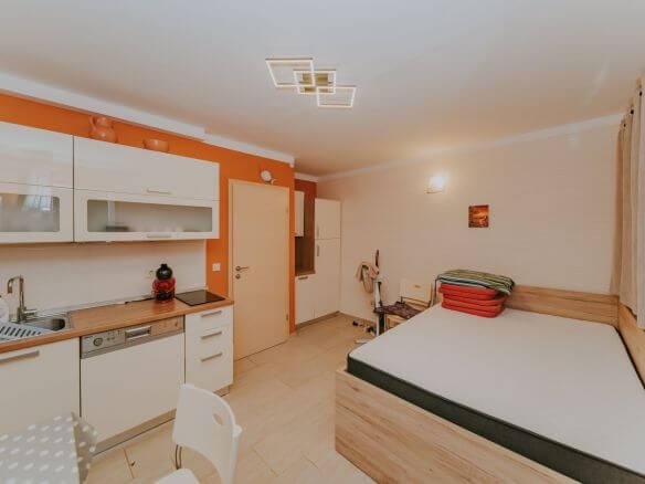 mareda novigrad appartamento con giardino e cucina estiva