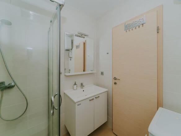 mareda novigrad appartamento con giardino e cucina estiva