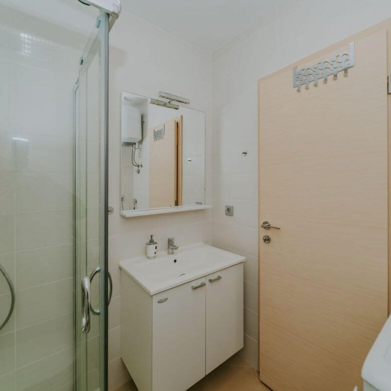 mareda novigrad appartamento con giardino e cucina estiva