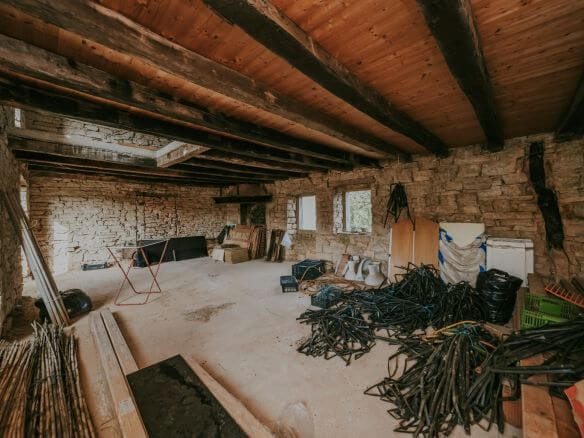 sterna okolica kompleks kamnitih hiš v nizu z zazidljivim zemljiščem