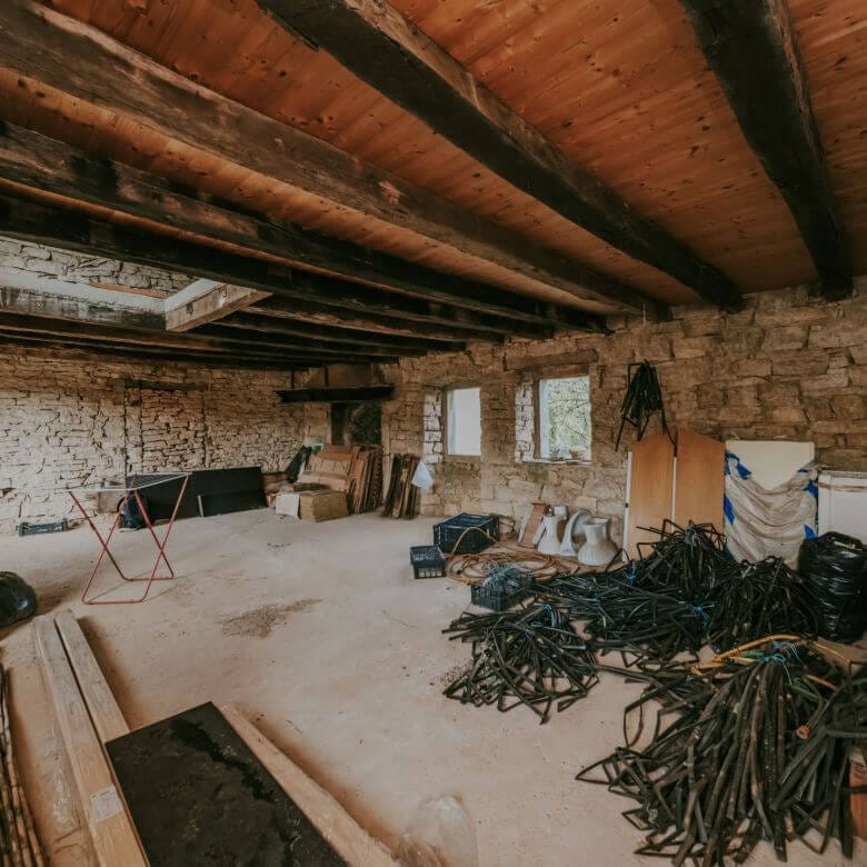 sterna okolica kompleks kamnitih hiš v nizu z zazidljivim zemljiščem