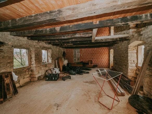 sterna okolica kompleks kamnitih hiš v nizu z zazidljivim zemljiščem