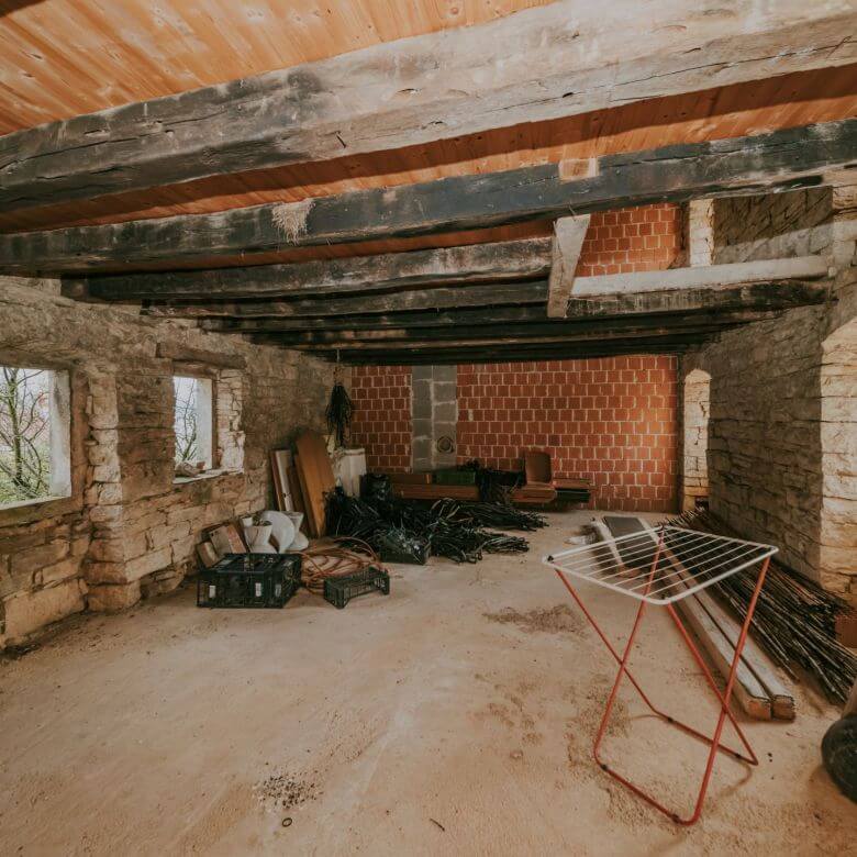 sterna okolica kompleks kamnitih hiš v nizu z zazidljivim zemljiščem