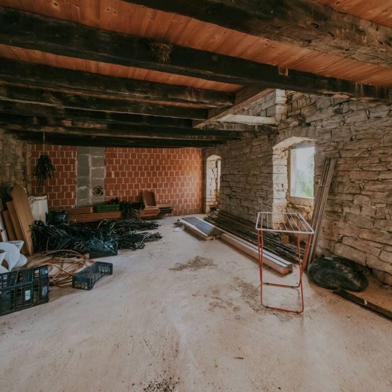 sterna okolica kompleks kamnitih hiš v nizu z zazidljivim zemljiščem