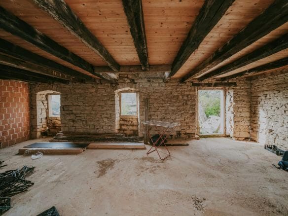 sterna okolica kompleks kamnitih hiš v nizu z zazidljivim zemljiščem