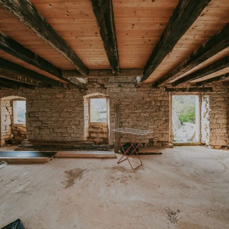 sterna okolica kompleks kamnitih hiš v nizu z zazidljivim zemljiščem