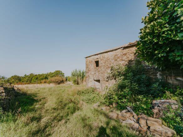 zavrsje surroundings a complex of stone houses with two barns and secluded land