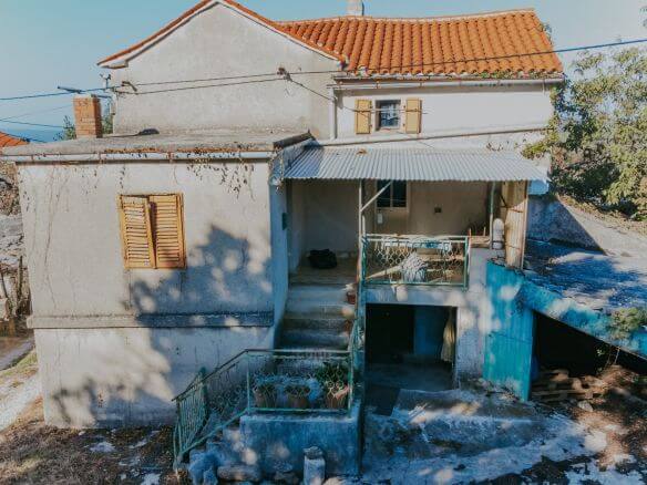 zavrsje surroundings a complex of stone houses with two barns and secluded land
