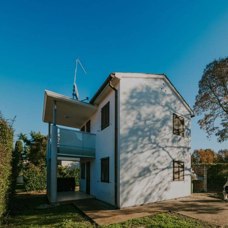 novigrad dajla dvokatnica spremna za stanovanje i iznajmljivanje