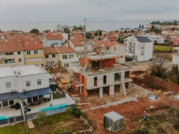 Zambratija moderne Wohnung in einem neuen Gebäude