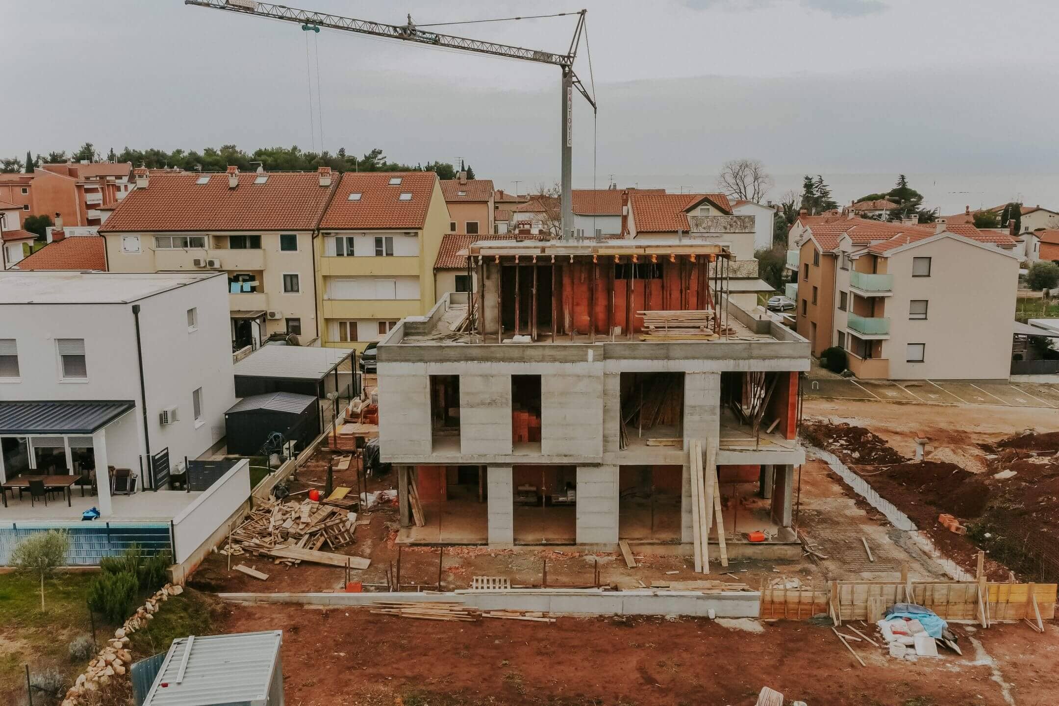 Zambratija moderne Wohnung in einem neuen Gebäude