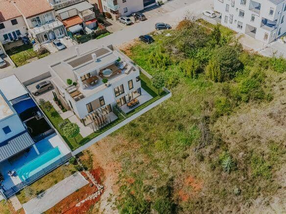 Zambratija moderne Wohnung in einem neuen Gebäude