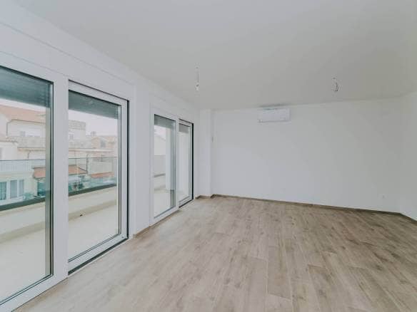 zambratija moderne Wohnung in einem Neubau im ersten Stock