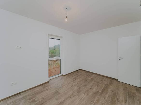 zambratija moderne Wohnung in einem Neubau im ersten Stock