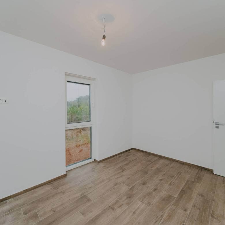 zambratija moderne Wohnung in einem Neubau im ersten Stock