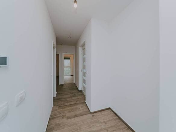 zambratija moderne Wohnung in einem Neubau im ersten Stock