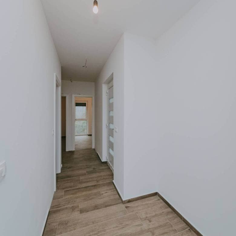 zambratija moderne Wohnung in einem Neubau im ersten Stock