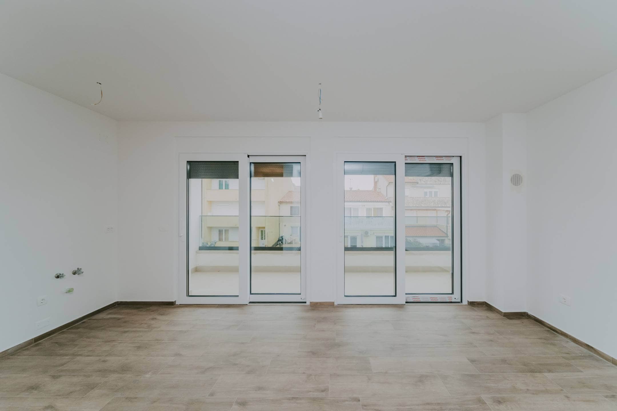 zambratija moderne Wohnung in einem Neubau im ersten Stock
