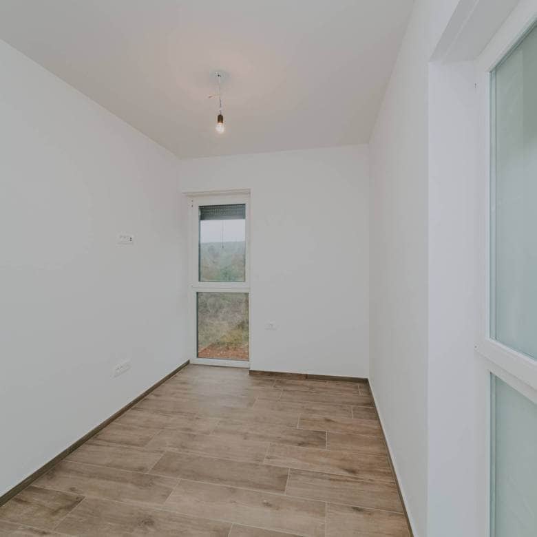 zambratija moderne Wohnung in einem Neubau im ersten Stock