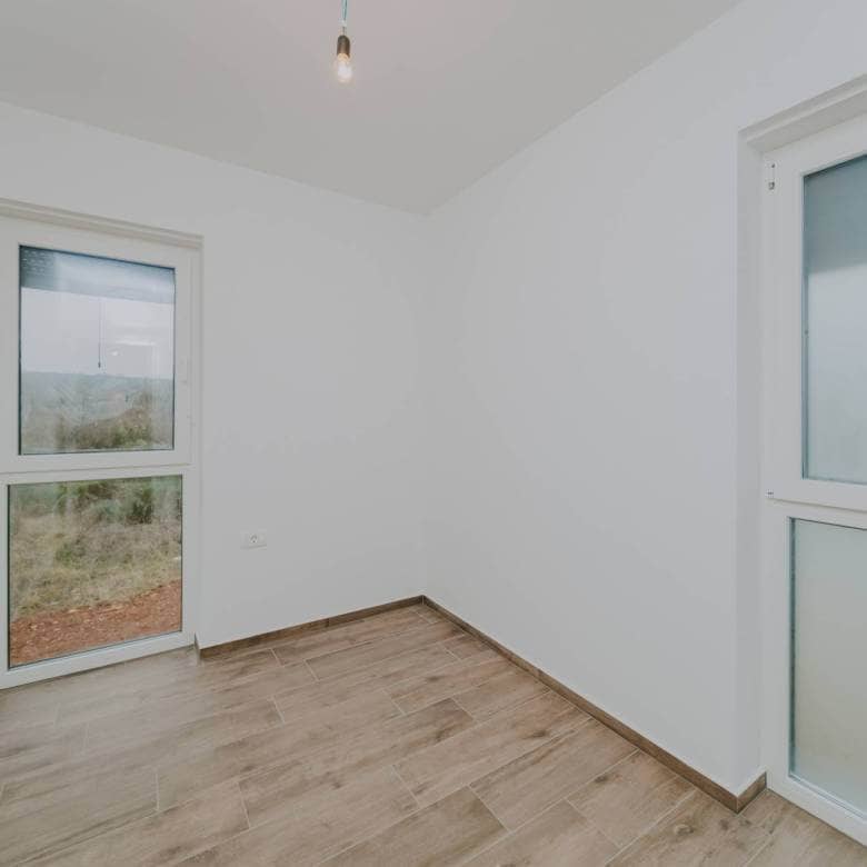 zambratija moderne Wohnung in einem Neubau im ersten Stock