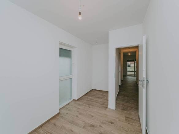 zambratija moderne Wohnung in einem Neubau im ersten Stock