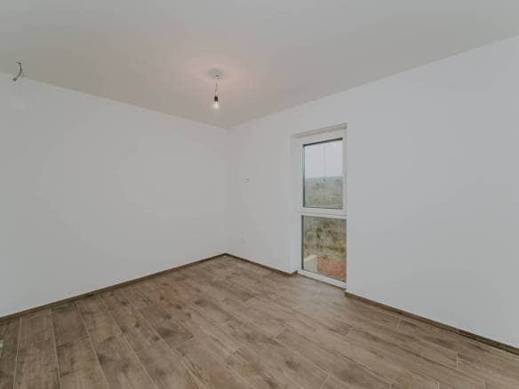 zambratija moderne Wohnung in einem Neubau im ersten Stock