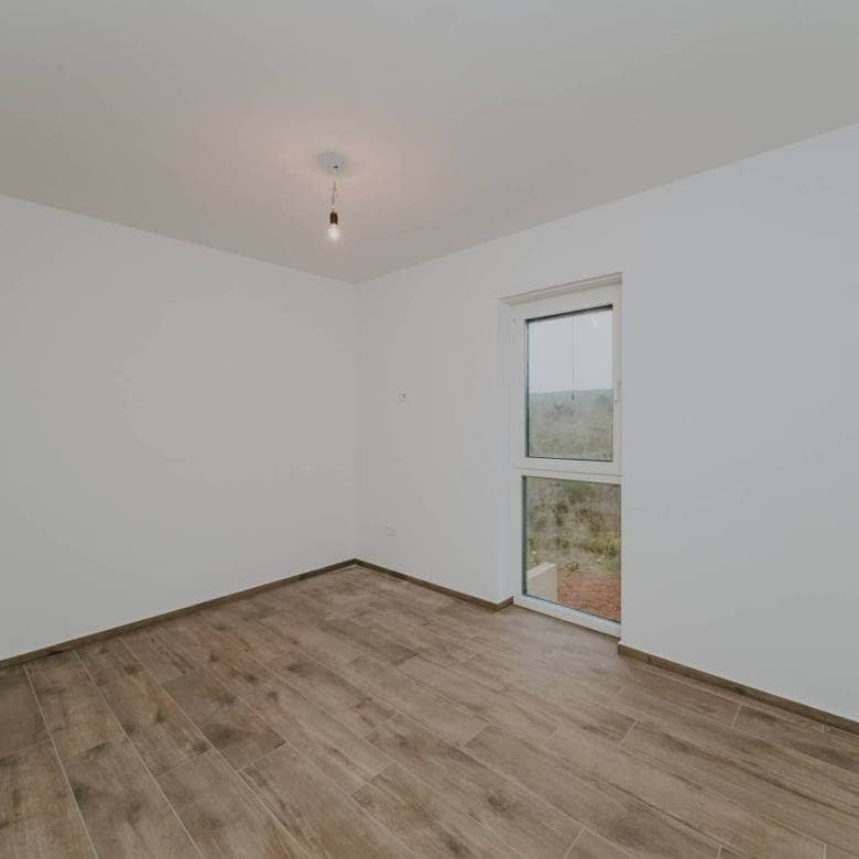 zambratija moderne Wohnung in einem Neubau im ersten Stock
