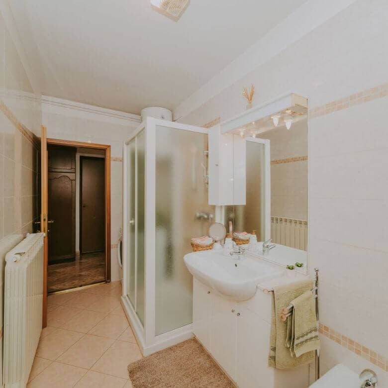 zavrsje terreno circostante per scopi residenziali e commerciali