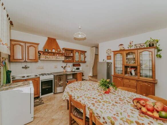 zavrsje terreno circostante per scopi residenziali e commerciali
