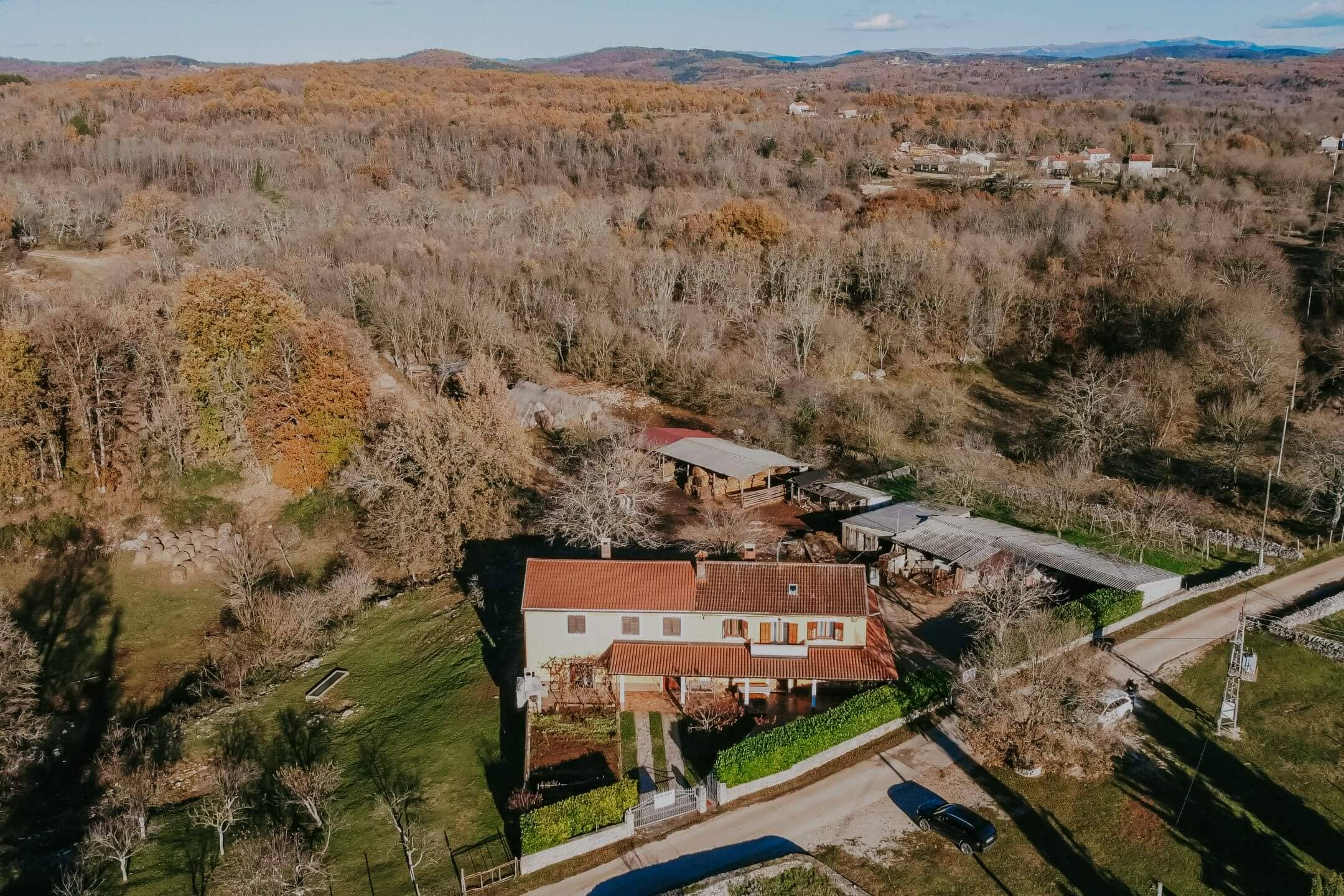 zavrsje terreno circostante per scopi residenziali e commerciali zavrsje terreno circostante per scopi residenziali e commerciali