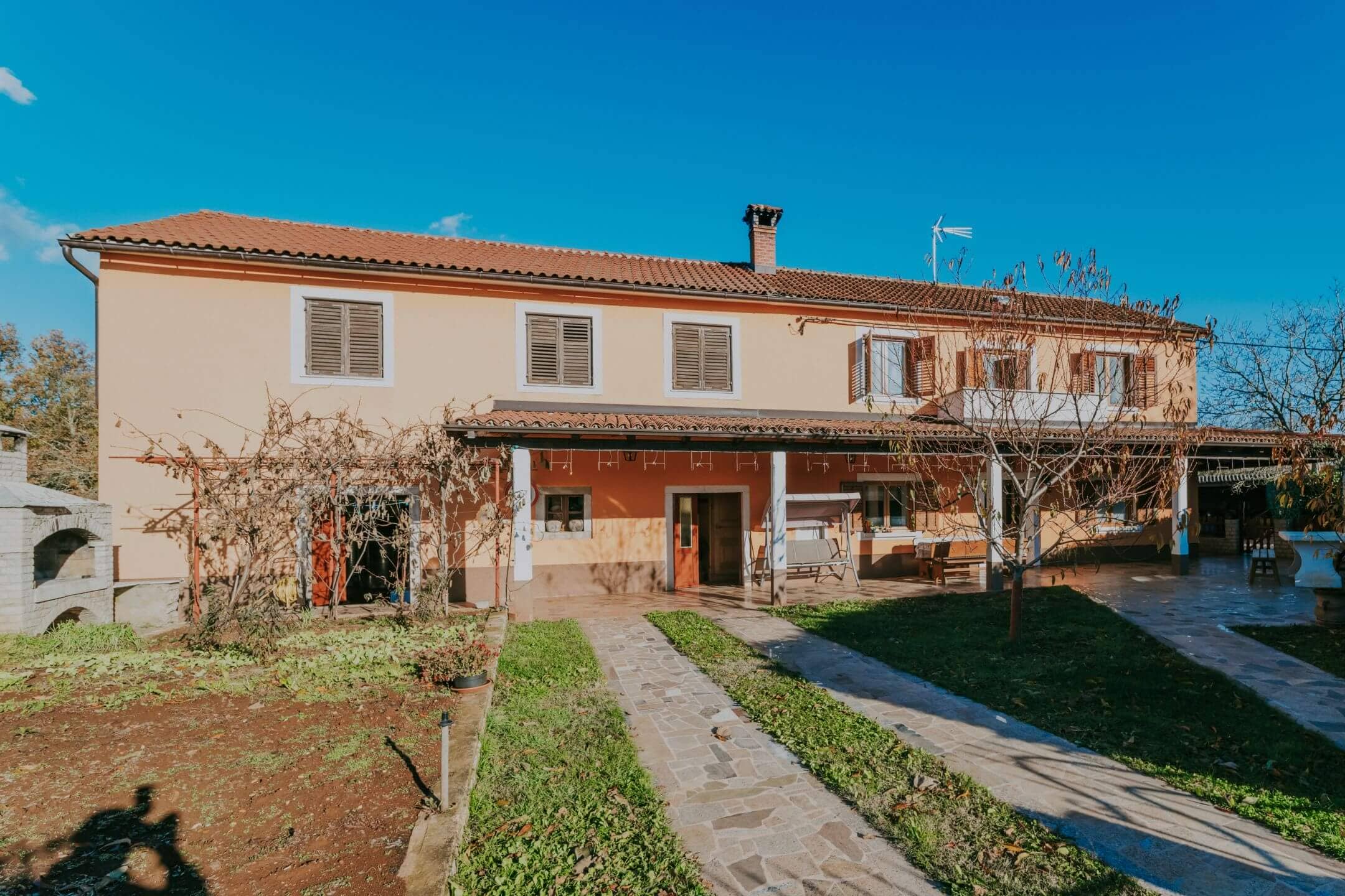 zavrsje terreno circostante per scopi residenziali e commerciali